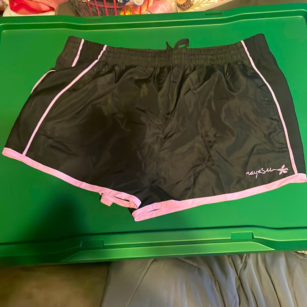 Raya Sun black and pink shorts